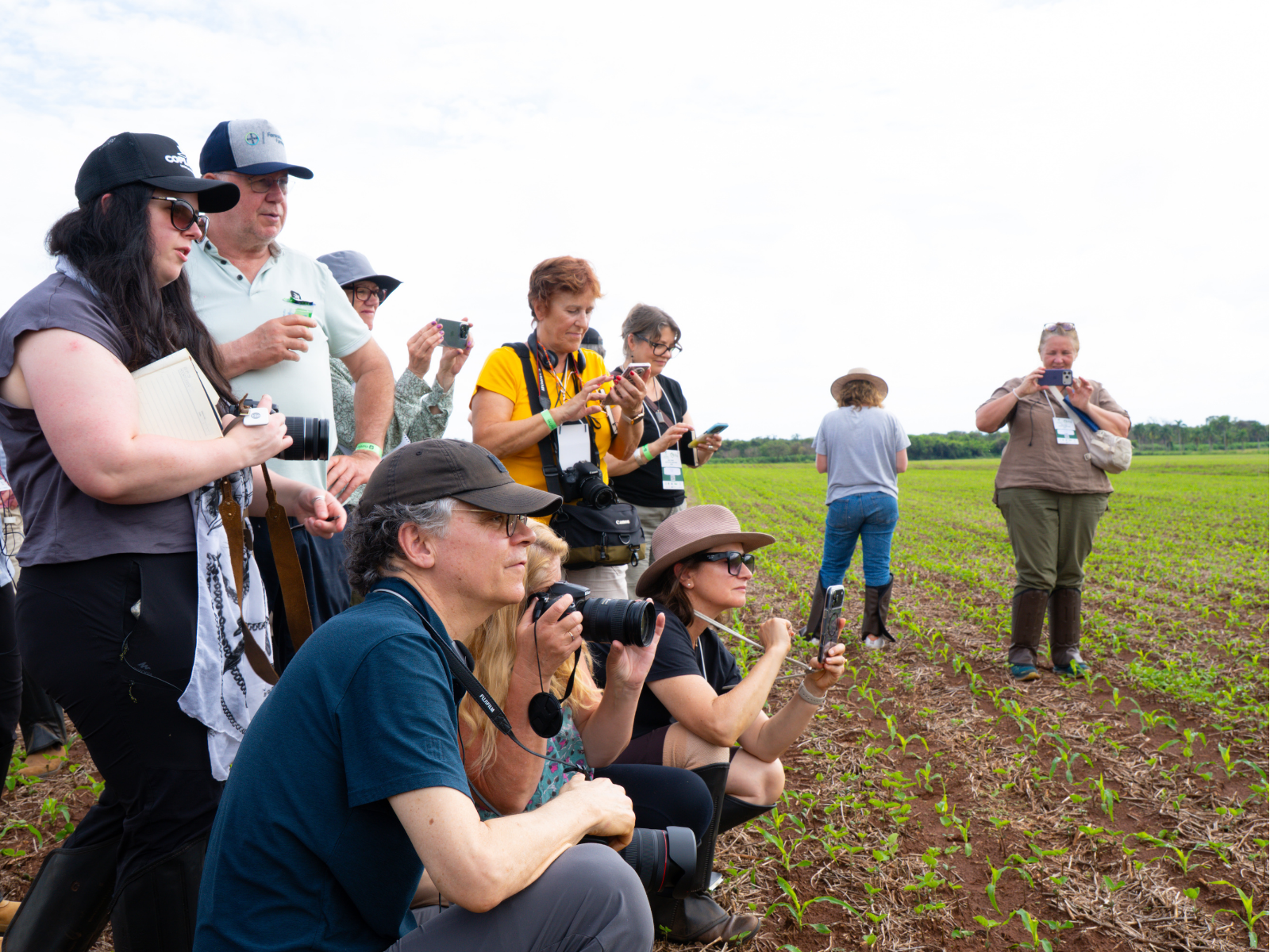 Jornalistas da IFAJ visitam fazenda referência em agricultura regenerativa no Brasil